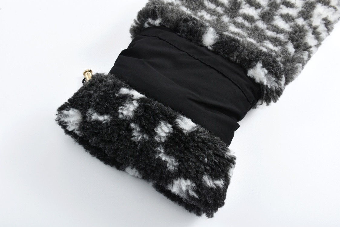 LOUIS VUITTON 路易威登 SKI滑雪系列渐变拉链立领羊羔毛夹克 外套 长袖 白色 1AGBX7