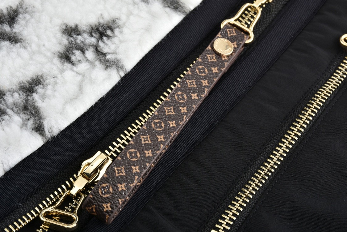 LOUIS VUITTON 路易威登 SKI滑雪系列渐变拉链立领羊羔毛夹克 外套 长袖 白色 1AGBX7