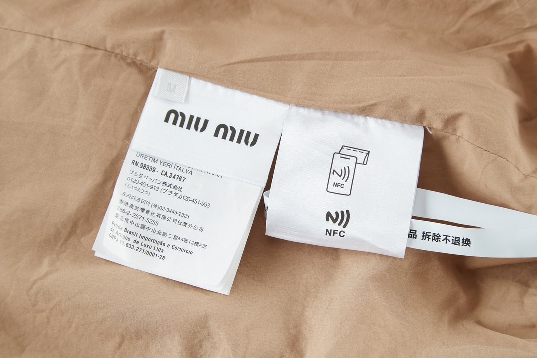 MIU MIU 缪缪 纯色logo徽标夹克 外套 长袖 卡其色