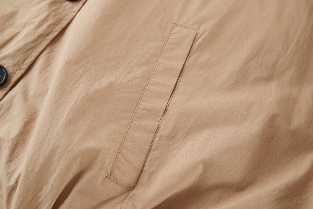 MIU MIU 缪缪 纯色logo徽标夹克 外套 长袖 卡其色