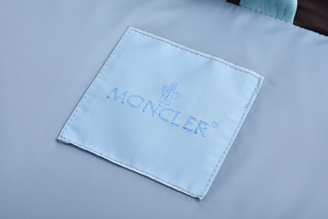 Moncler 蒙口 Cyclone系列 可拆袖两穿设计连帽羽绒服 夹克 保暖 外套 黑色 棕色 J20911A00022596RD689