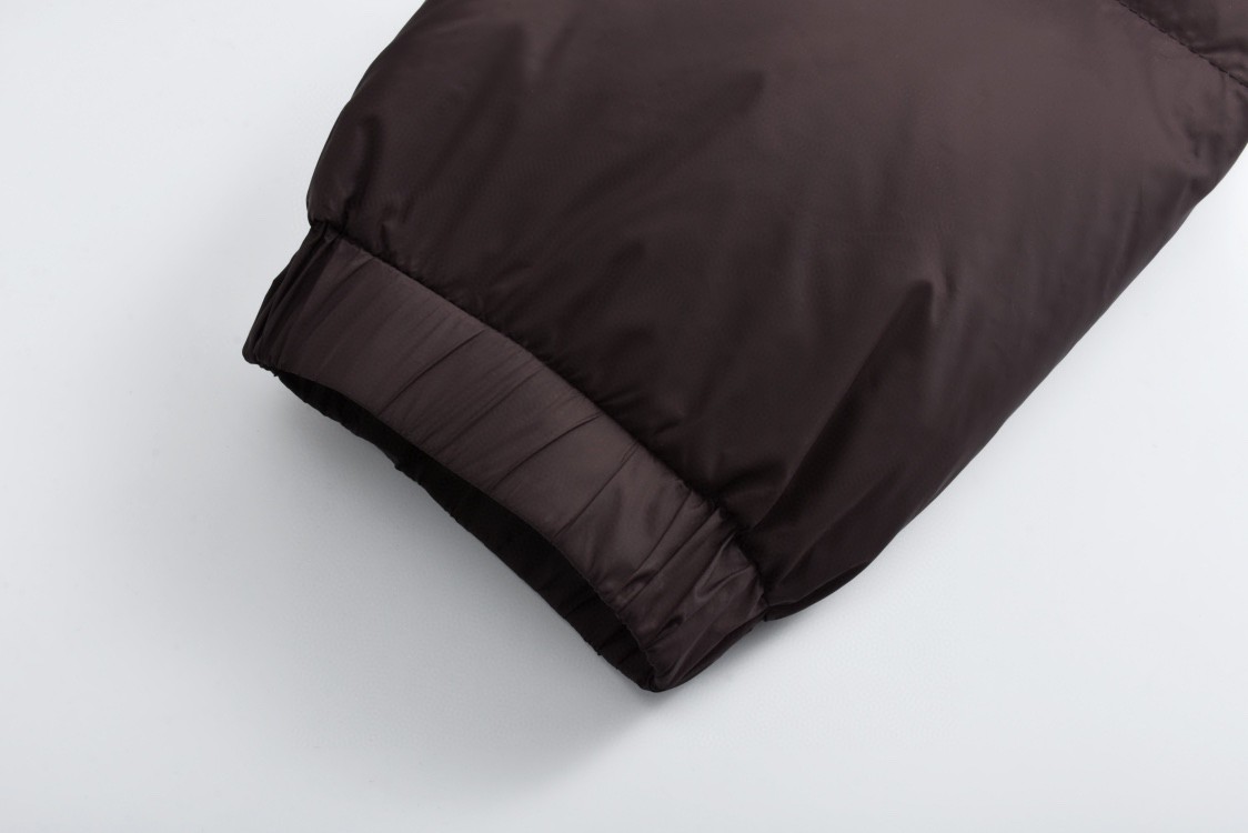 Moncler 蒙口 Cyclone系列 可拆袖两穿设计连帽羽绒服 夹克 保暖 外套 黑色 棕色 J20911A00022596RD689