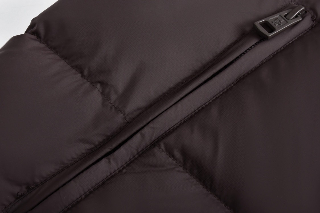 Moncler 蒙口 Cyclone系列 可拆袖两穿设计连帽羽绒服 夹克 保暖 外套 黑色 棕色 J20911A00022596RD689