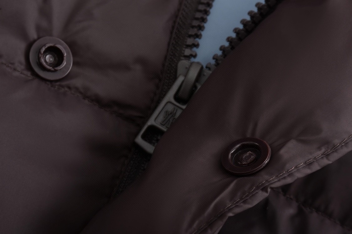 Moncler 蒙口 Cyclone系列 可拆袖两穿设计连帽羽绒服 夹克 保暖 外套 黑色 棕色 J20911A00022596RD689