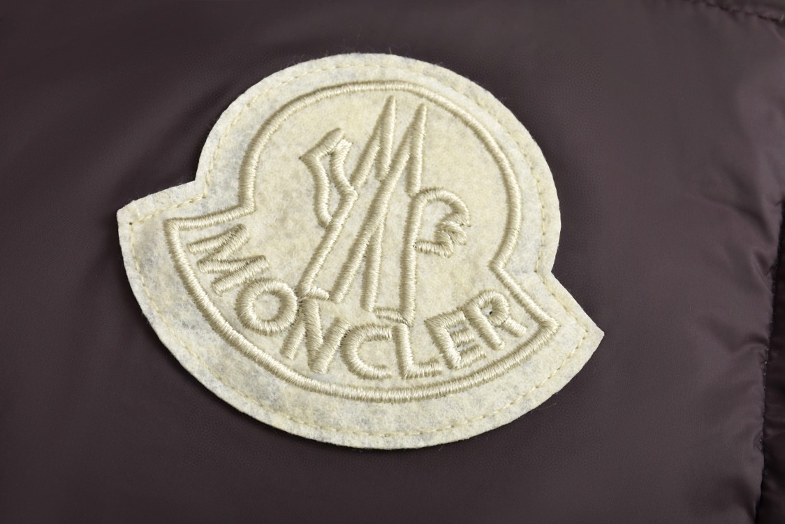 Moncler 蒙口 Cyclone系列 可拆袖两穿设计连帽羽绒服 夹克 保暖 外套 黑色 棕色 J20911A00022596RD689