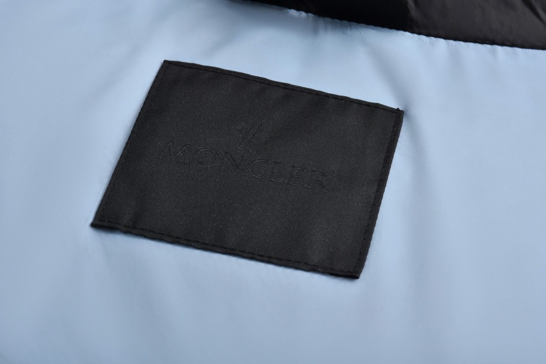 Moncler 蒙口 Cyclone系列 可拆袖两穿设计连帽羽绒服 夹克 保暖 外套 黑色 棕色 J20911A00022596RD689