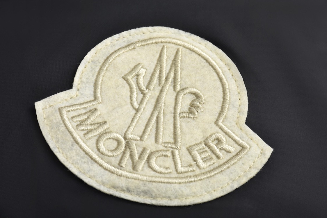Moncler 蒙口 Cyclone系列 可拆袖两穿设计连帽羽绒服 夹克 保暖 外套 黑色 棕色 J20911A00022596RD689