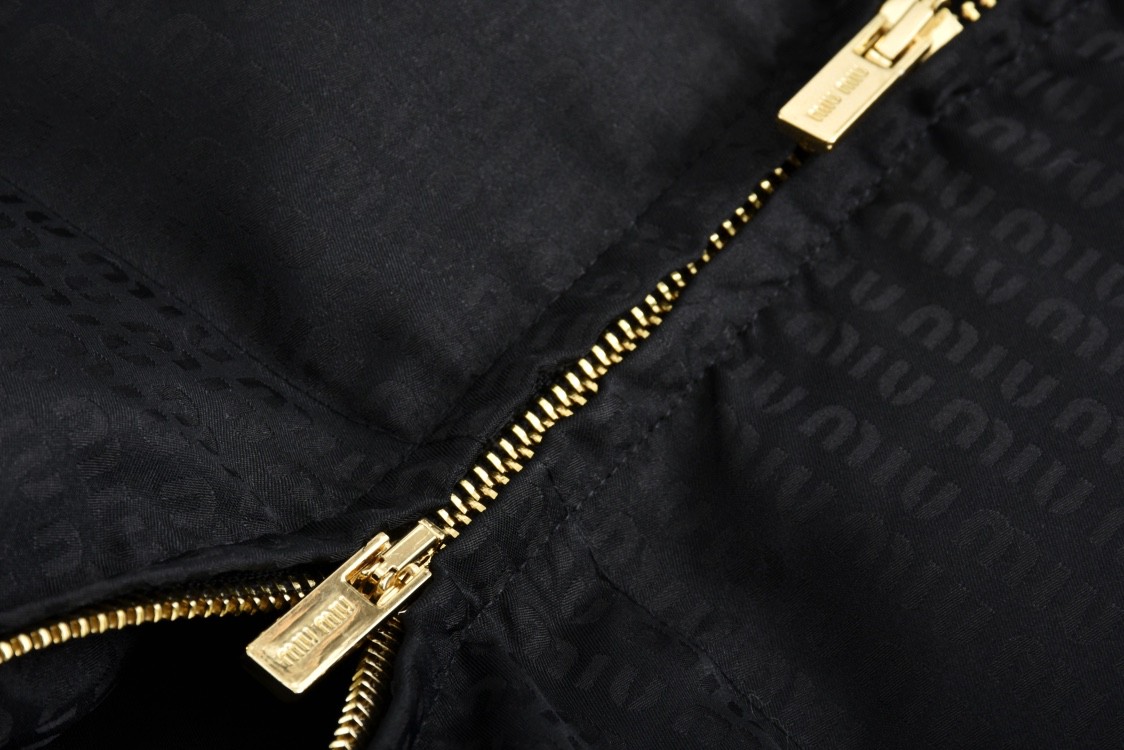 MIU MIU 缪缪 暗纹字母logo满印拉链棉服 夹克 外套 长袖 灰色 黑色