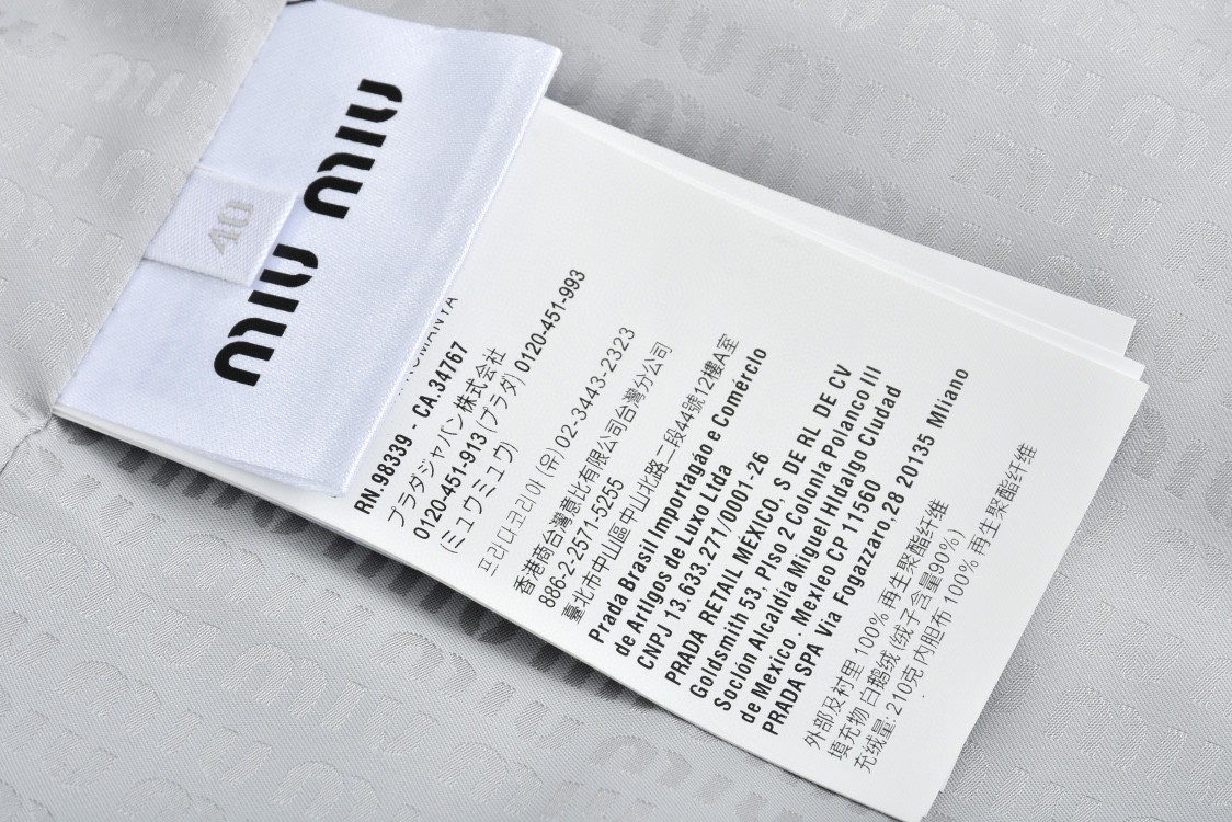 MIU MIU 缪缪 暗纹字母logo满印拉链棉服 夹克 外套 长袖 灰色 黑色