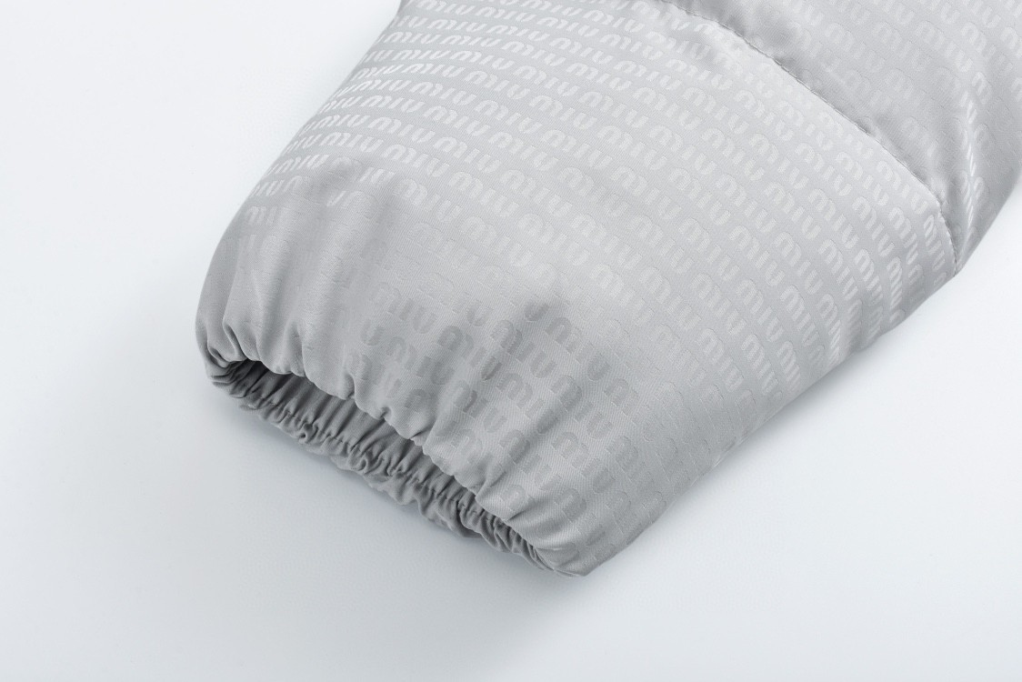 MIU MIU 缪缪 暗纹字母logo满印拉链棉服 夹克 外套 长袖 灰色 黑色