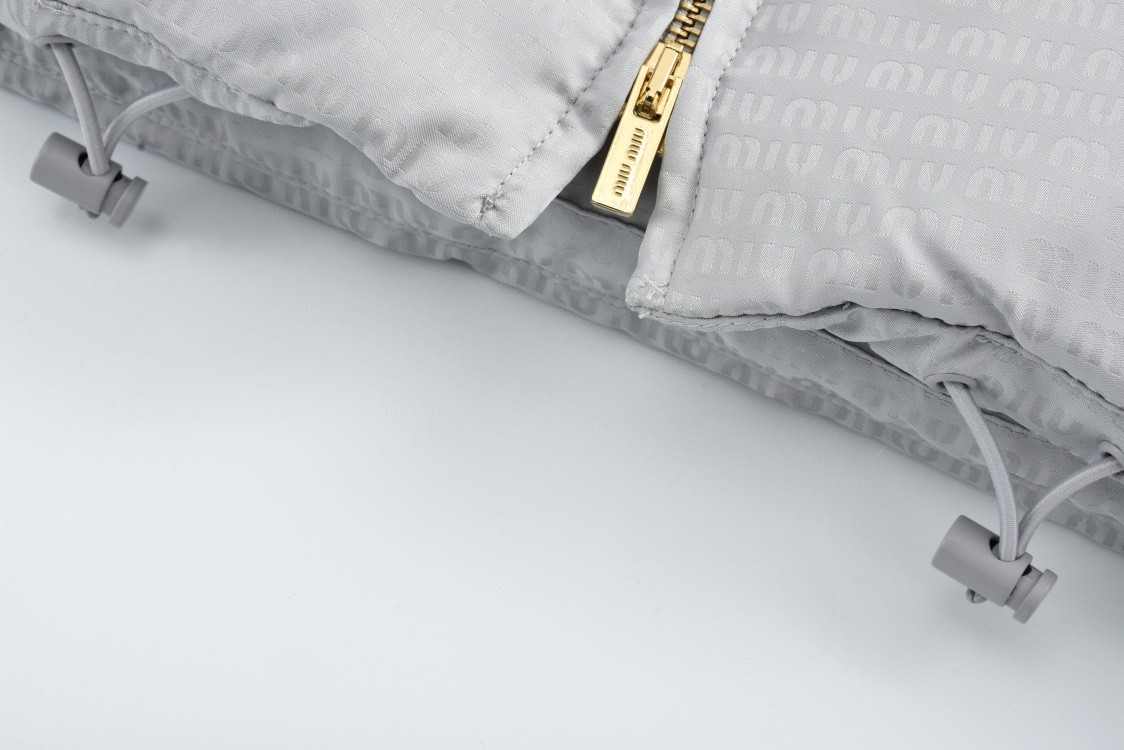 MIU MIU 缪缪 暗纹字母logo满印拉链棉服 夹克 外套 长袖 灰色 黑色