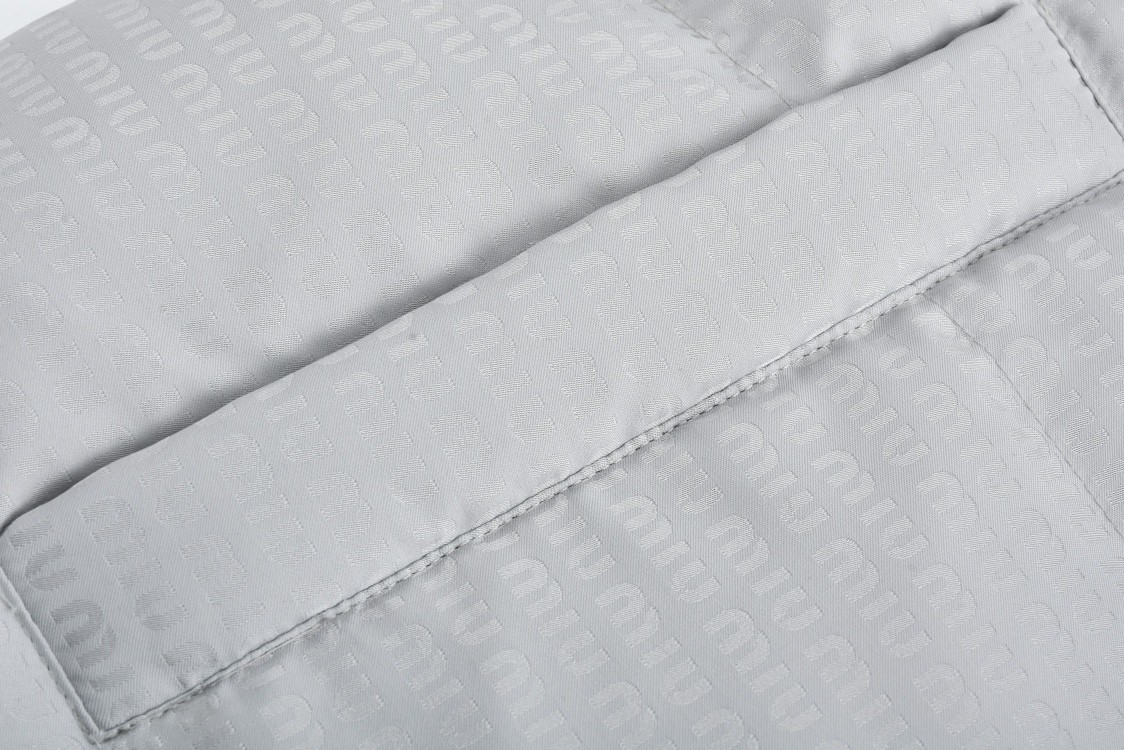 MIU MIU 缪缪 暗纹字母logo满印拉链棉服 夹克 外套 长袖 灰色 黑色