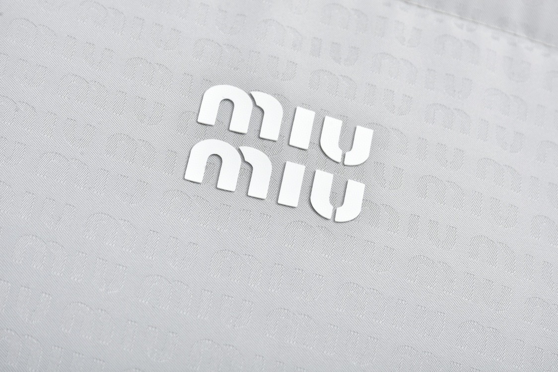MIU MIU 缪缪 暗纹字母logo满印拉链棉服 夹克 外套 长袖 灰色 黑色