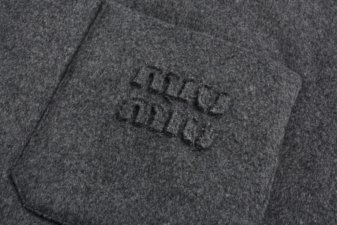 MIU MIU 缪缪 口袋logo徽标羊绒棉服 夹克 外套 长袖 灰色 海军蓝 ML855-13L9-F0031