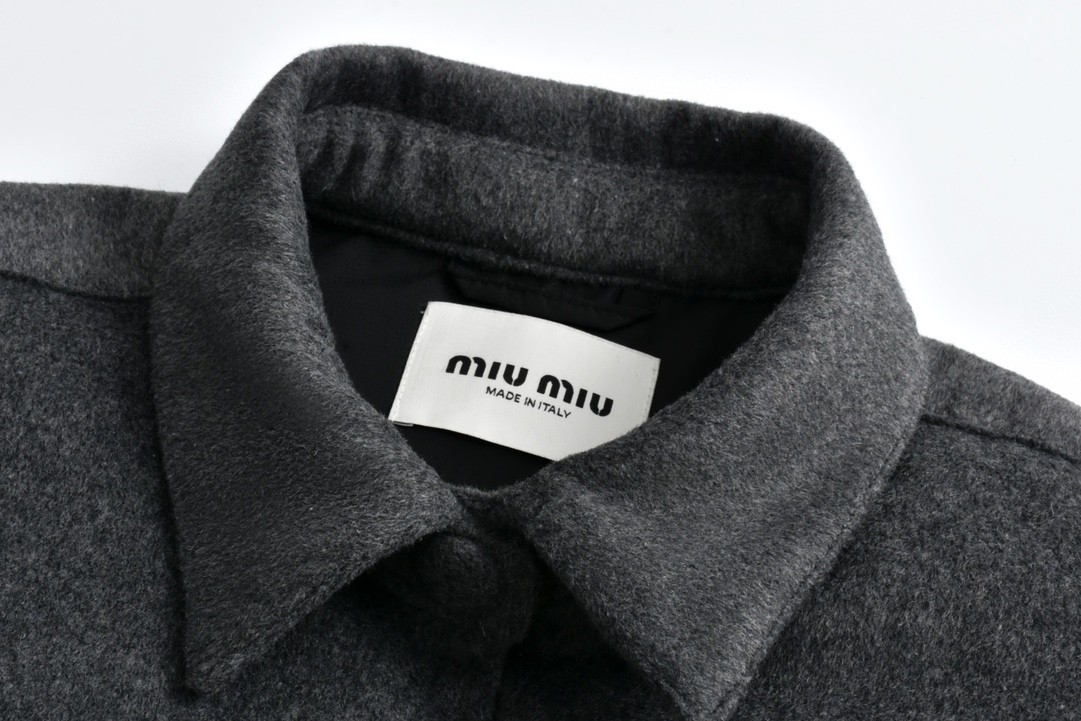 MIU MIU 缪缪 口袋logo徽标羊绒棉服 夹克 外套 长袖 灰色 海军蓝 ML855-13L9-F0031
