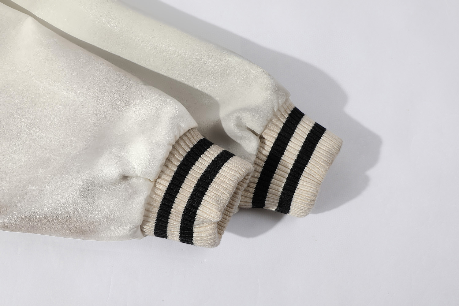 PRADA 普拉达 做旧擦脏字母logo皮衣外套 棒球服 夹克 长袖 象牙白 黑色 UPW518-15Y0-F0304-S-OOO