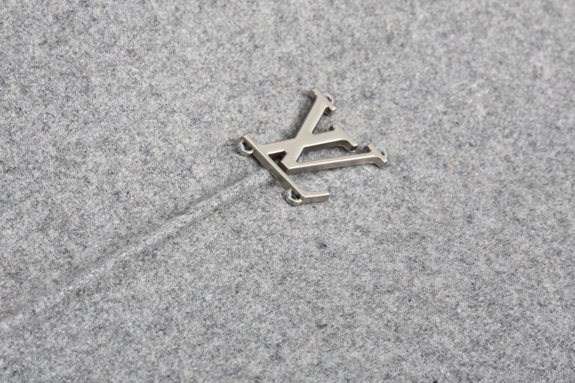 LOUIS VUITTON FW24 路易威登 字母铁标羊毛长裤 休闲裤 裤子 灰色