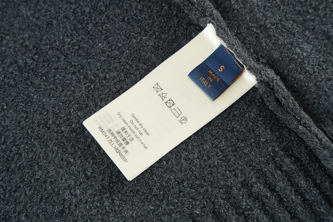 LOUIS VUITTON 路易威登 纯色字母logo印花圆领毛衣 长袖 深灰色 1AGJH7