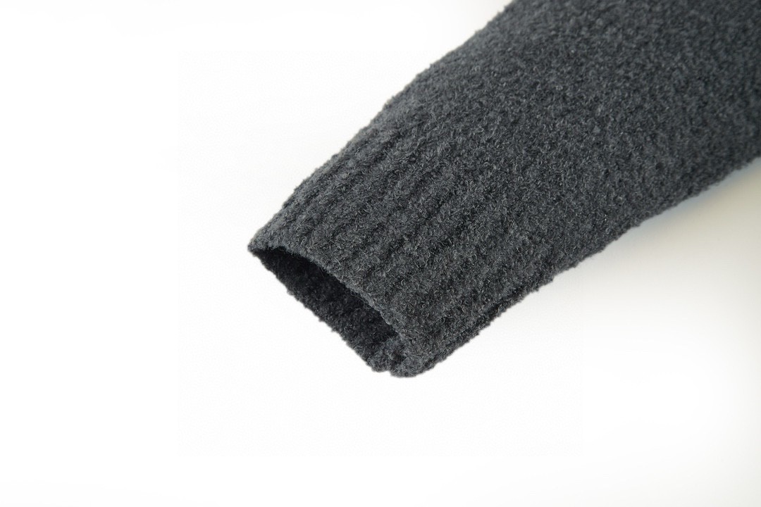 LOUIS VUITTON 路易威登 纯色字母logo印花圆领毛衣 长袖 深灰色 1AGJH7