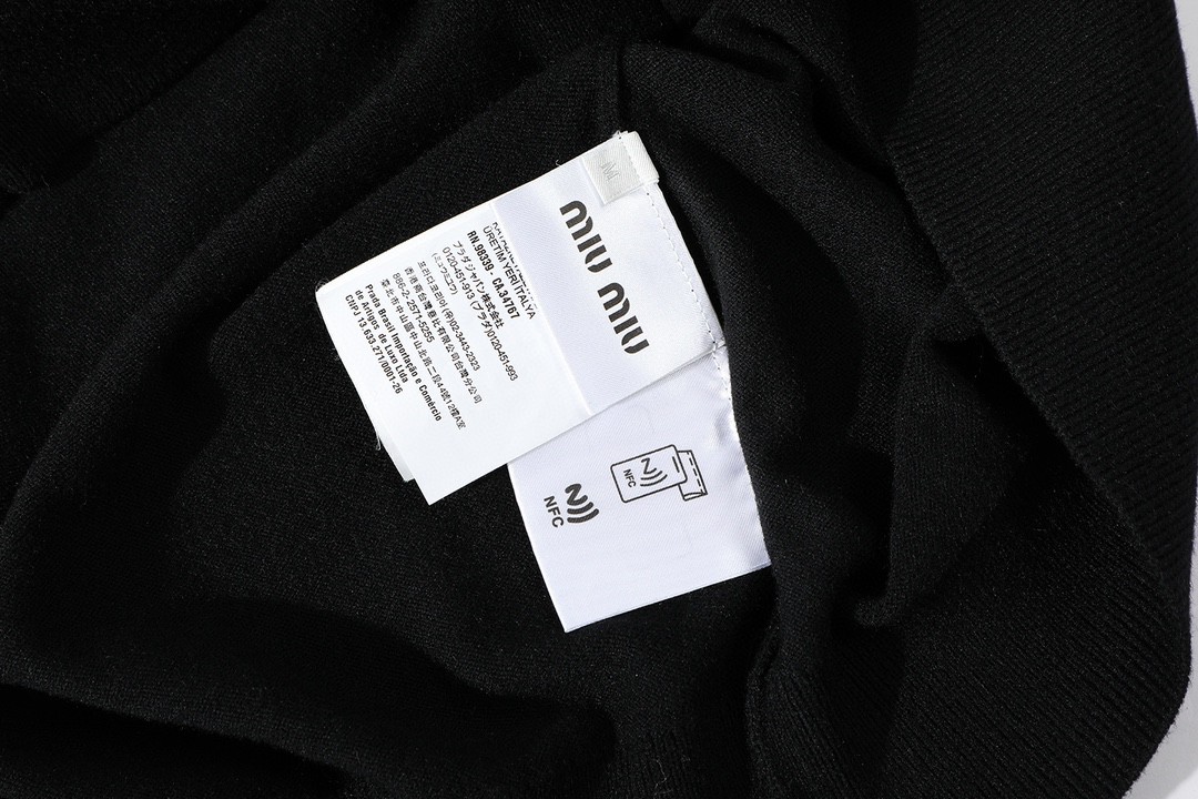 MIU MIU 缪缪 徽标刺绣logo羊毛polo领毛衣 长袖 黑色