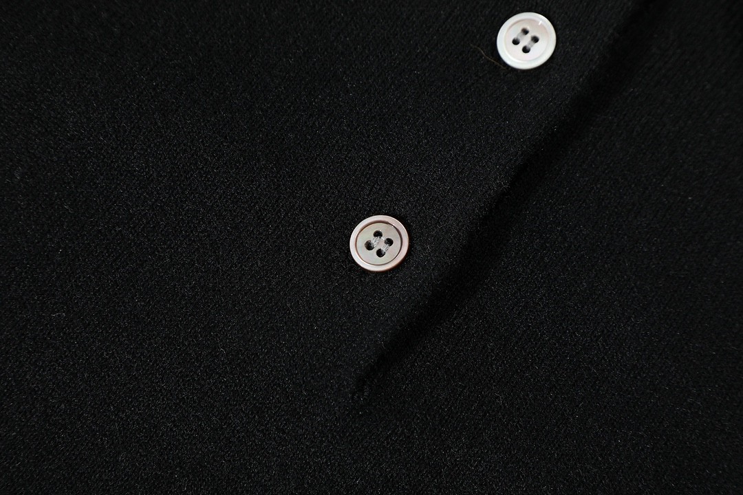 MIU MIU 缪缪 徽标刺绣logo羊毛polo领毛衣 长袖 黑色