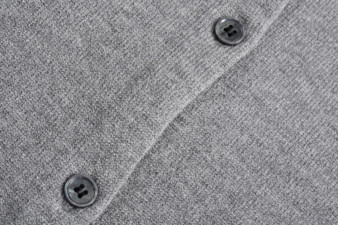 MIU MIU 缪缪 徽标刺绣logo羊绒针织衫 开衫 毛衣 外套 长袖 灰色 黑色