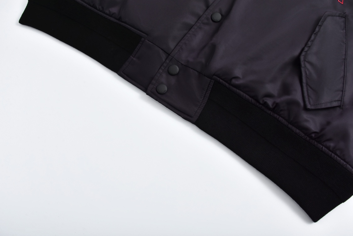 Balenciaga 巴黎世家 Lion Club Varsity SS25 立领单排扣飞行员夹克 棒球服 外套 长袖 黑色 814123TRO511000