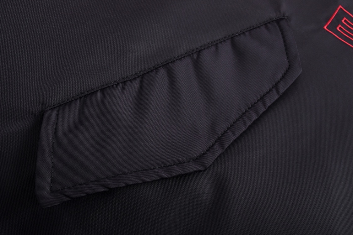 Balenciaga 巴黎世家 Lion Club Varsity SS25 立领单排扣飞行员夹克 棒球服 外套 长袖 黑色 814123TRO511000