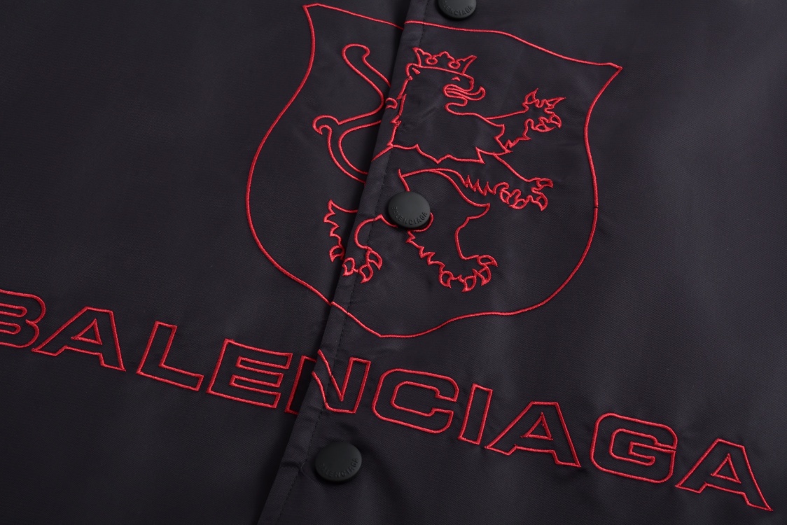 Balenciaga 巴黎世家 Lion Club Varsity SS25 立领单排扣飞行员夹克 棒球服 外套 长袖 黑色 814123TRO511000