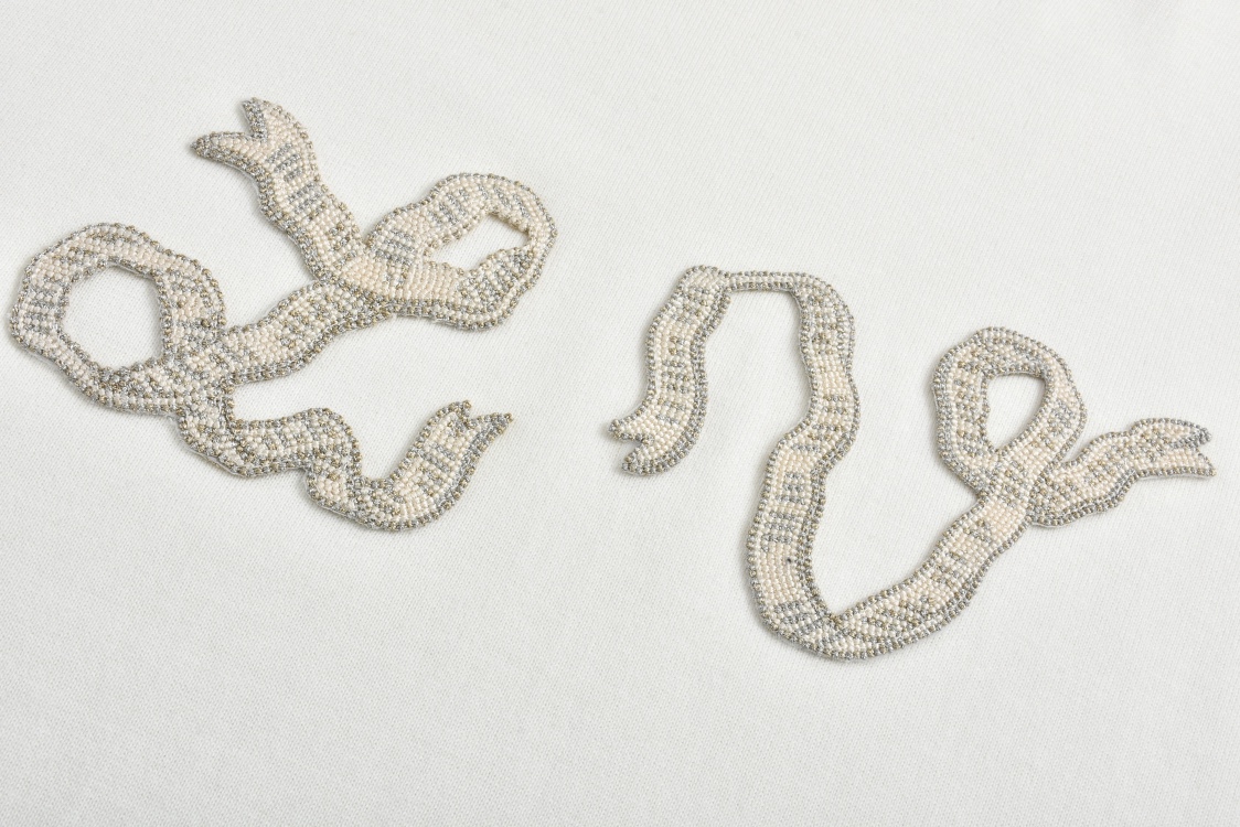 LOUIS VUITTON 路易威登 蛇年丝带毛织圆领短袖 T恤 白色 1AGJTU