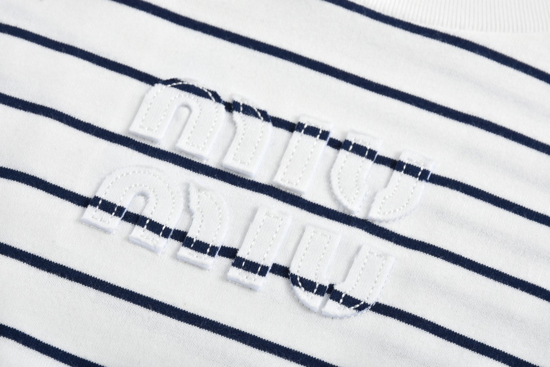 MIU MIU 条纹字母logo徽标圆领短袖 T恤 夏季 白色 