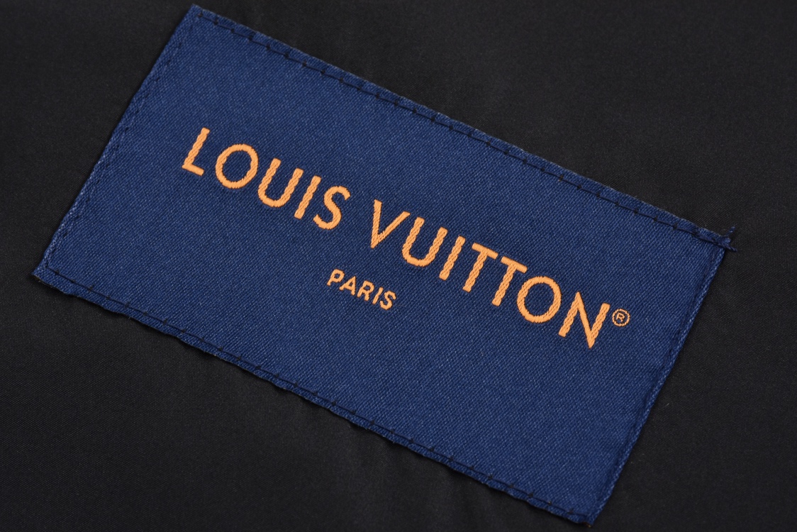 LOUIS VUITTON 路易威登 暗纹刺绣绿松石拉链夹克 外套 黑色 1AFWK0
