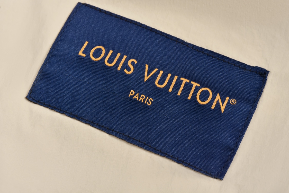 LOUIS VUITTON 路易威登 纯色字母压花刺绣拉链连帽棉服 夹克 外套 米色 1AFYAE