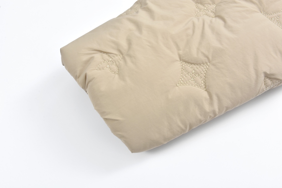 LOUIS VUITTON 路易威登 纯色字母压花刺绣拉链连帽棉服 夹克 外套 米色 1AFYAE