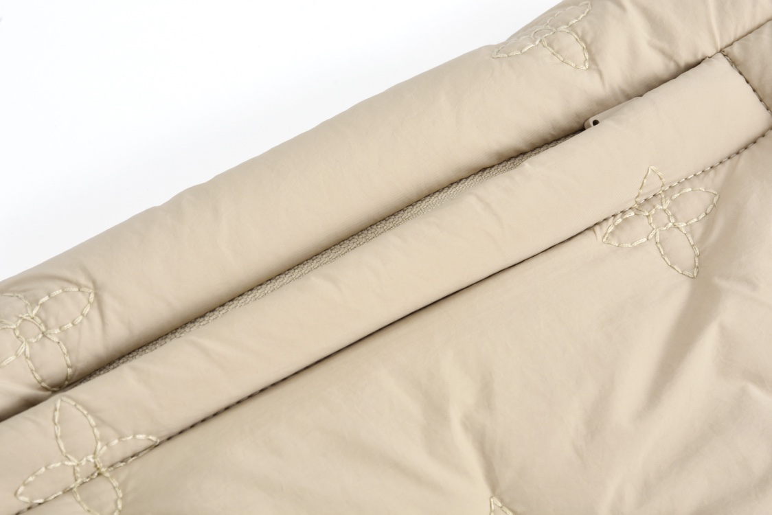 LOUIS VUITTON 路易威登 纯色字母压花刺绣拉链连帽棉服 夹克 外套 米色 1AFYAE