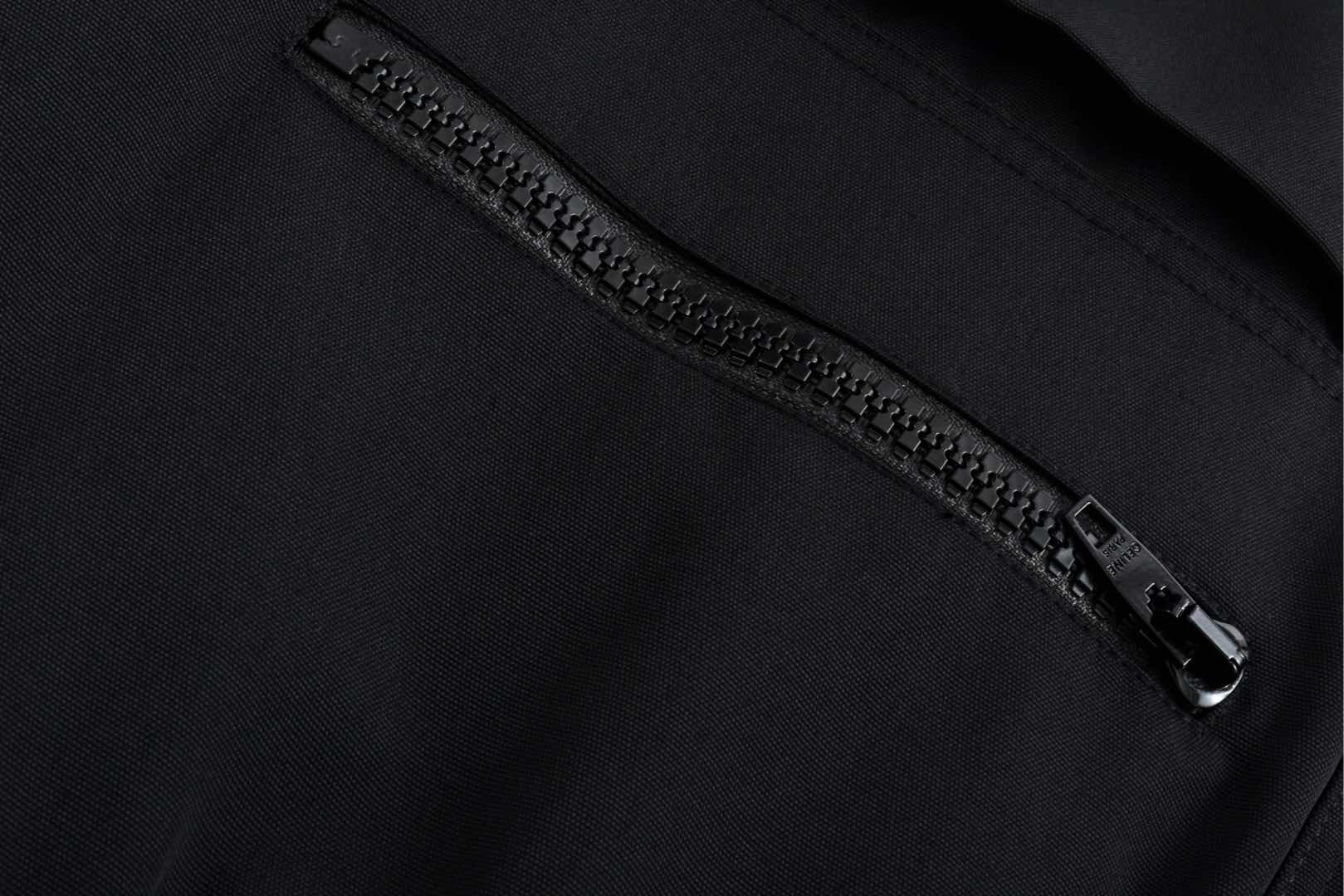CELINE 赛琳 多口袋字母logo拉链连帽夹克 外套 长袖 黑色 RV0070339-38NO
