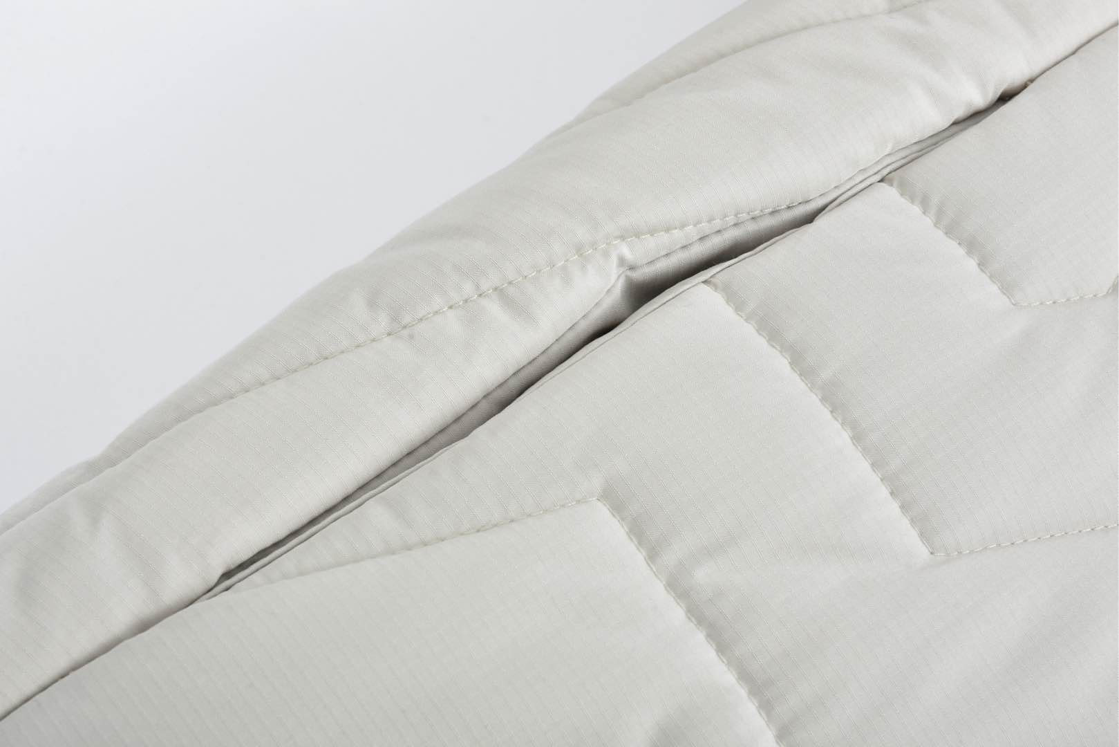 LOUIS VUITTON 路易威登 纯色珩缝刺绣logo拉链立领棉服 夹克 外套 1AGIOO