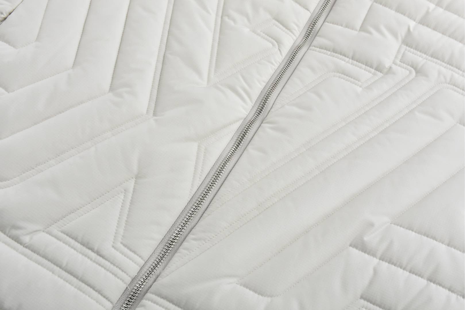 LOUIS VUITTON 路易威登 纯色珩缝刺绣logo拉链立领棉服 夹克 外套 1AGIOO