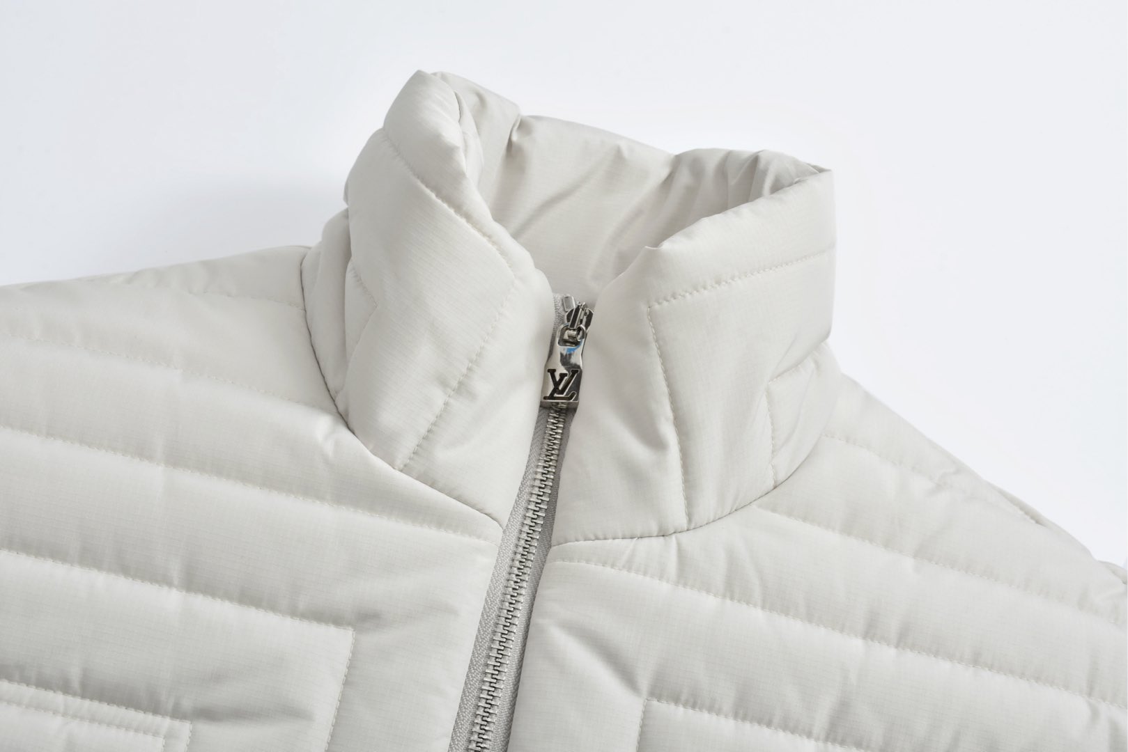 LOUIS VUITTON 路易威登 纯色珩缝刺绣logo拉链立领棉服 夹克 外套 1AGIOO