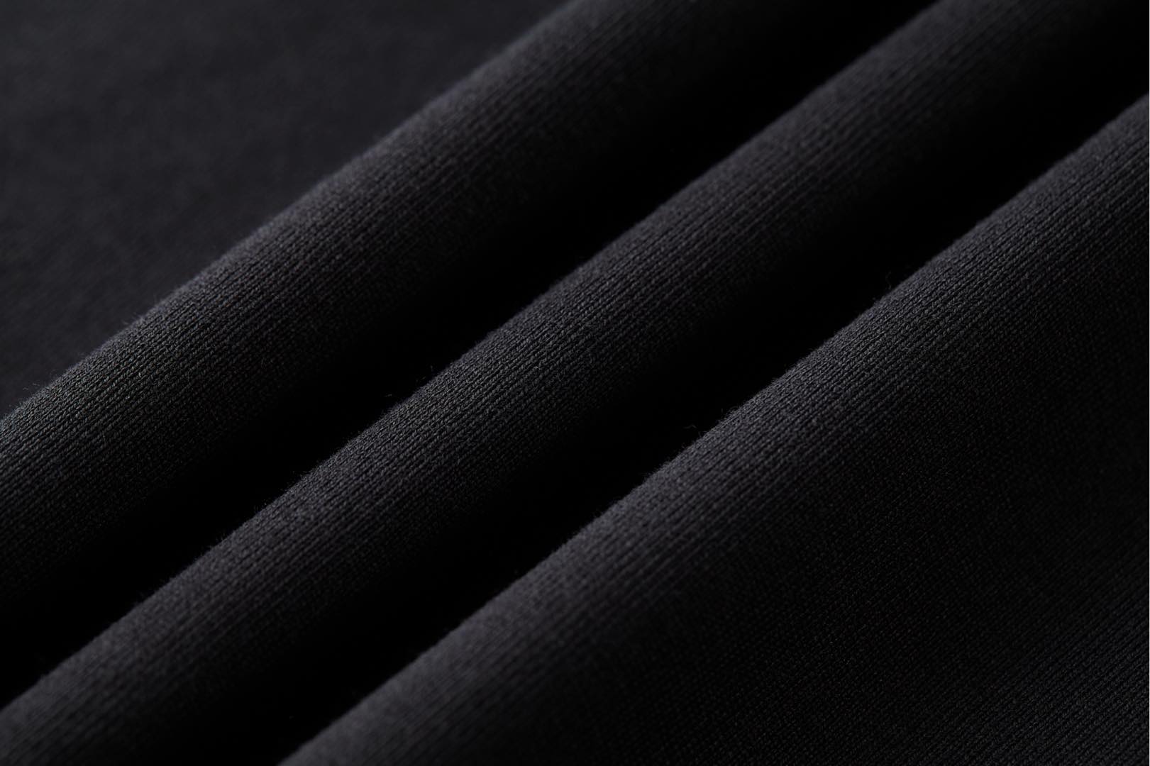 FENDI 芬迪 烫金字母logo圆领T恤 短袖 上衣 黑色 FY0936ATLGF1QYF