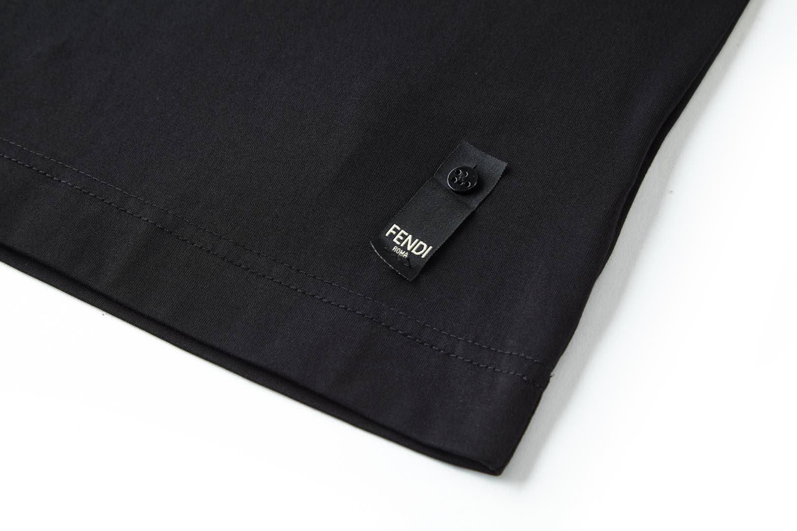 FENDI 芬迪 烫金字母logo圆领T恤 短袖 上衣 黑色 FY0936ATLGF1QYF