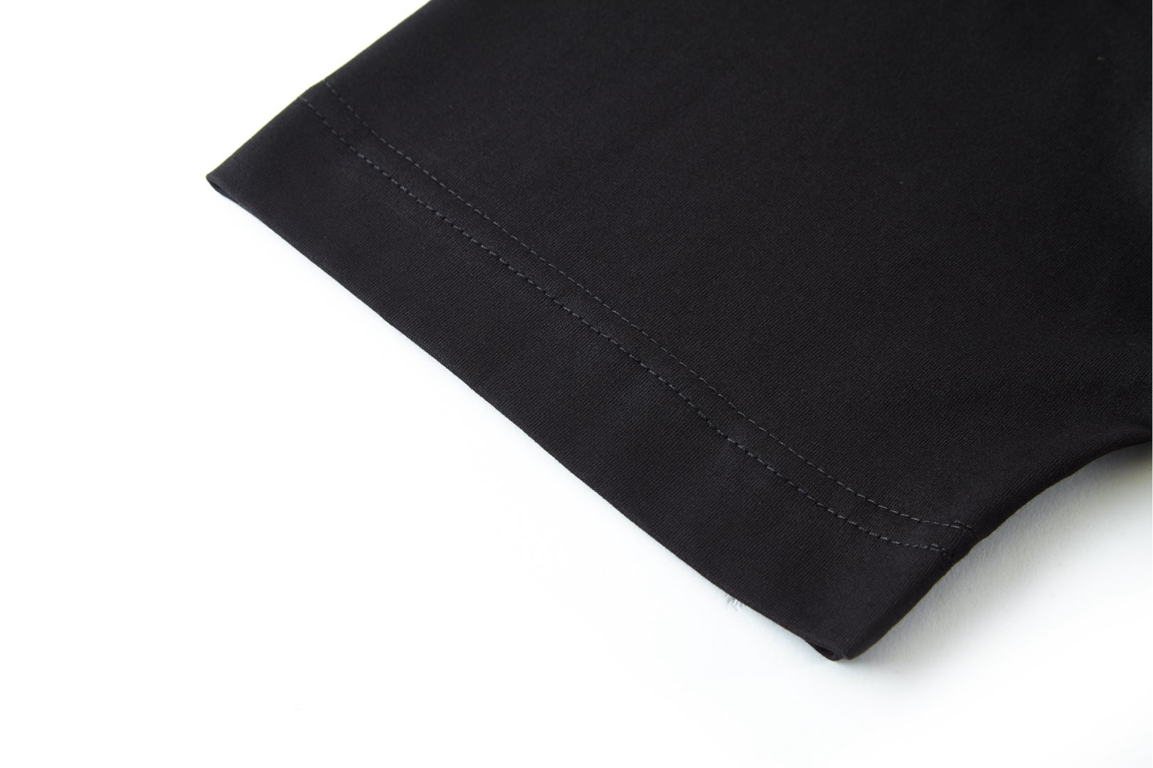 FENDI 芬迪 烫金字母logo圆领T恤 短袖 上衣 黑色 FY0936ATLGF1QYF