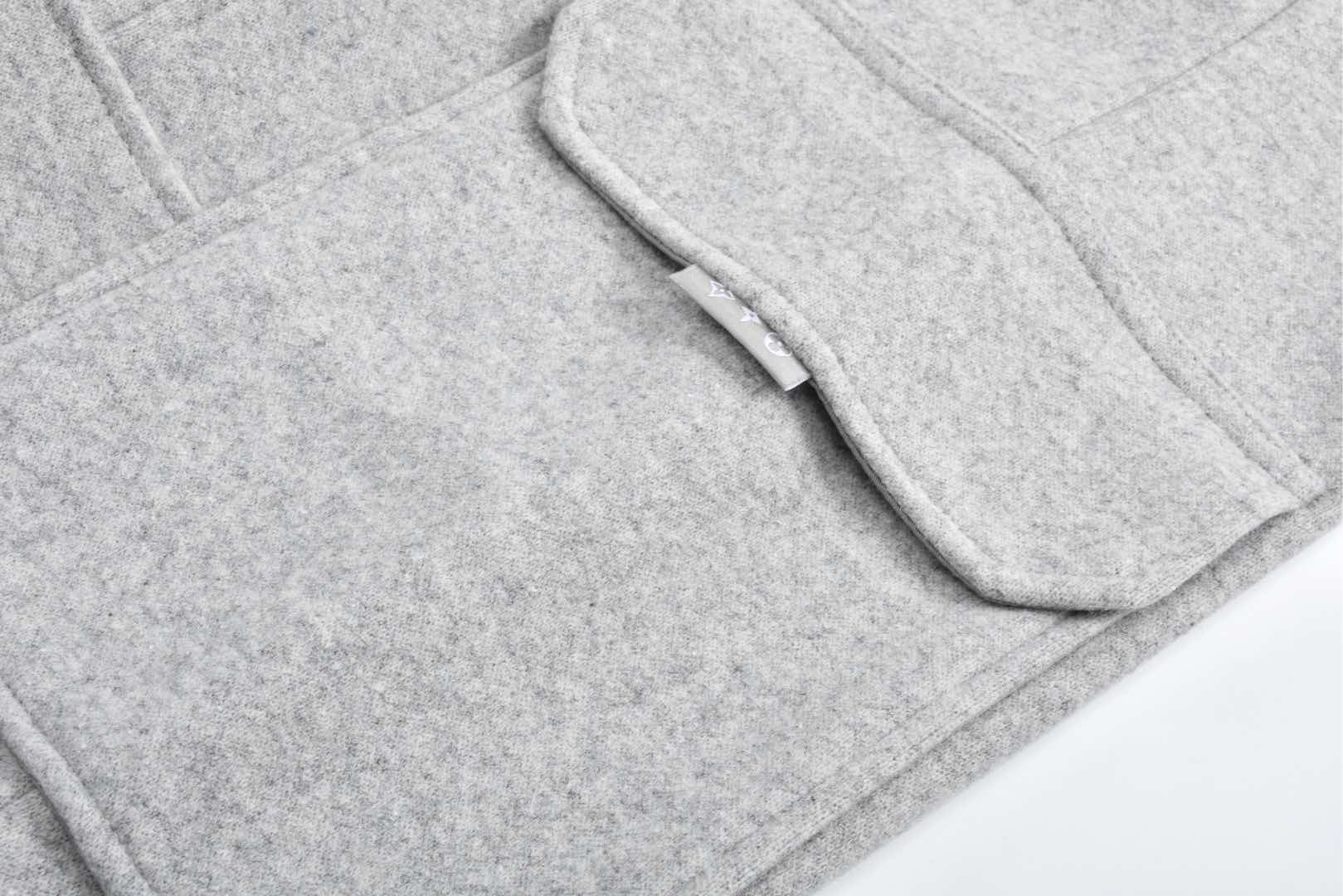 LOUIS VUITTON FW24 路易威登 纯色徽标羊毛长裤 休闲裤 裤子 灰色 1AGJLJ