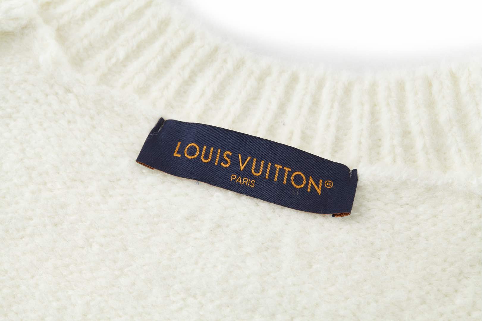 LOUIS VUITTON 路易威登 纯色字母嵌花圆领毛衣 长袖 白色 1AHEC0