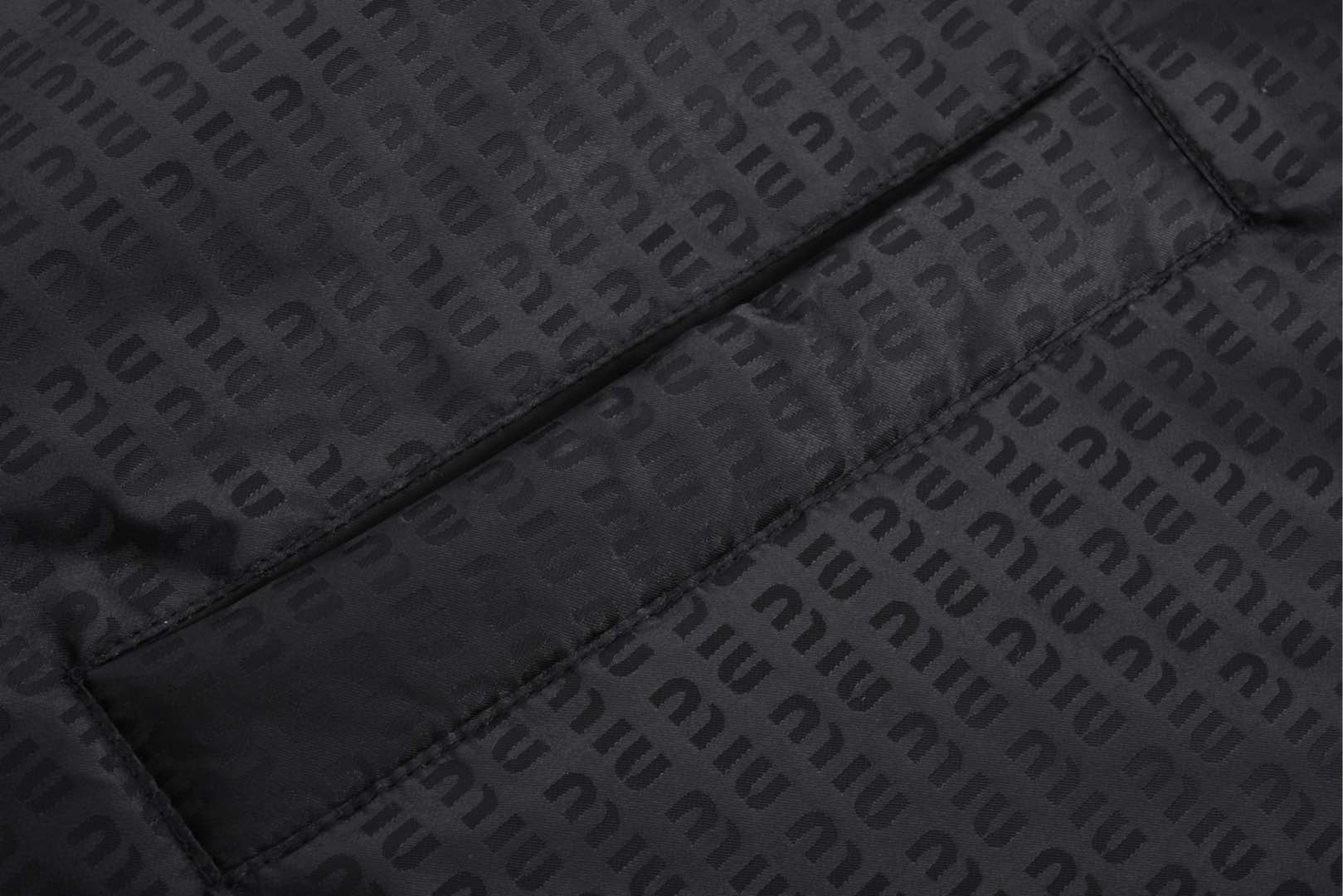 MIU MIU 缪缪 满印暗纹弹幕棉服 夹克 外套 长袖 黑色