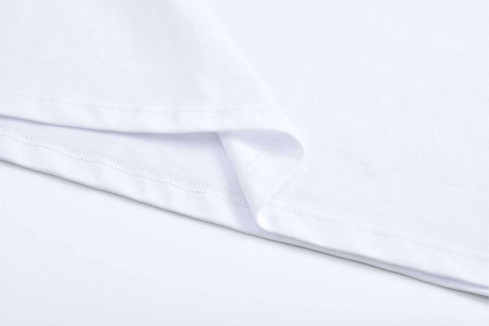 DIOR 迪奥 Kaws 25SS 联名蛇年刺绣图案短袖 圆领 T恤 夏季 白色 黑色 513J696F0554-C084