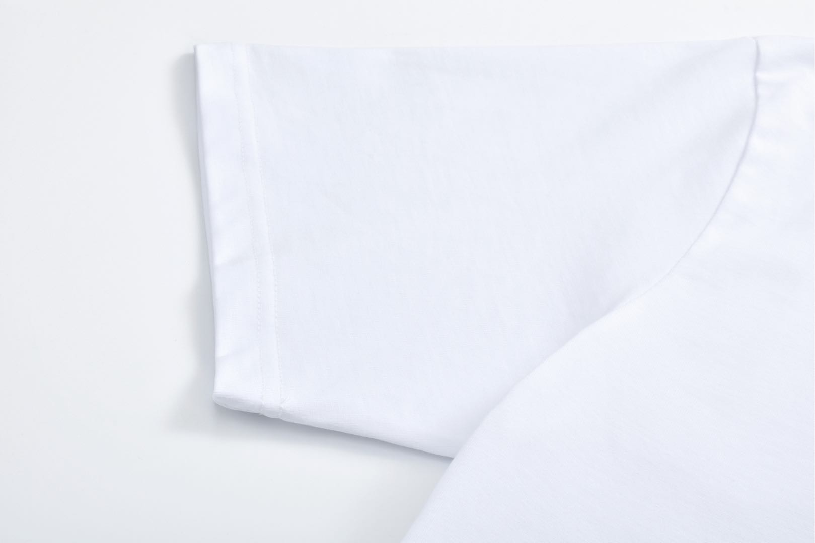 DIOR 迪奥 Kaws 25SS 联名蛇年刺绣图案短袖 圆领 T恤 夏季 白色 黑色 513J696F0554-C084