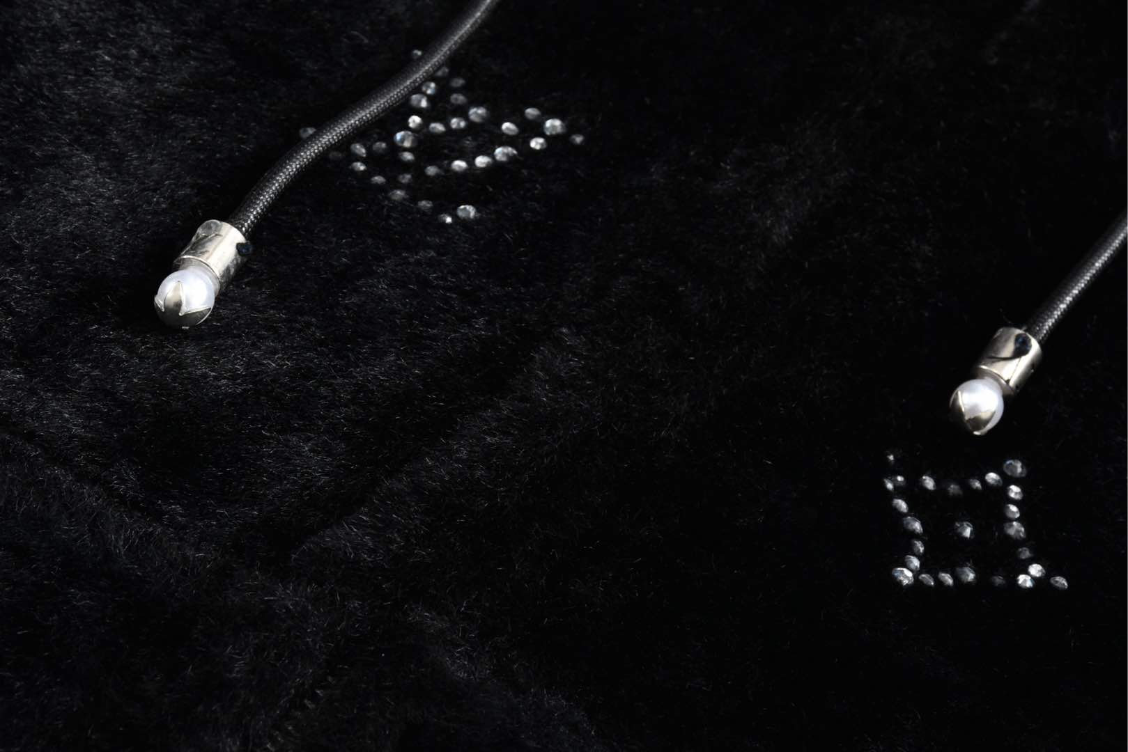 LOUIS VUITTON 路易威登 水钻字母logo羊毛拉链连帽夹克 外套 长袖 黑色 1AHBYN