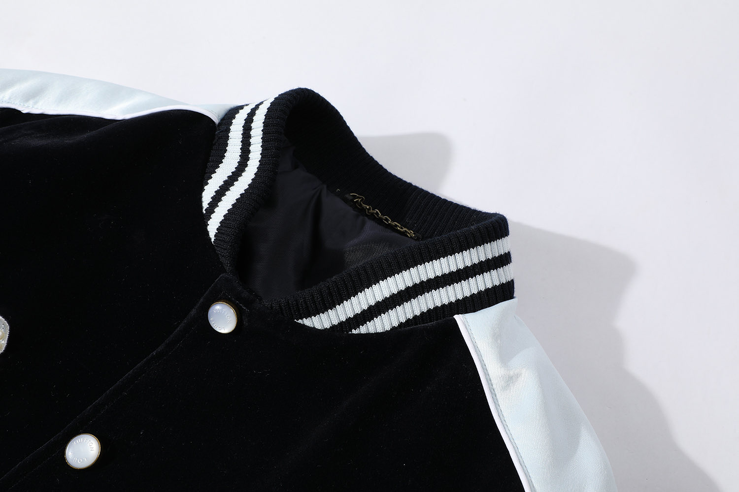 LOUIS VUITTON 路易威登 丝绒珍珠绣花棒球服 夹克 外套 黑色 1AGIMF