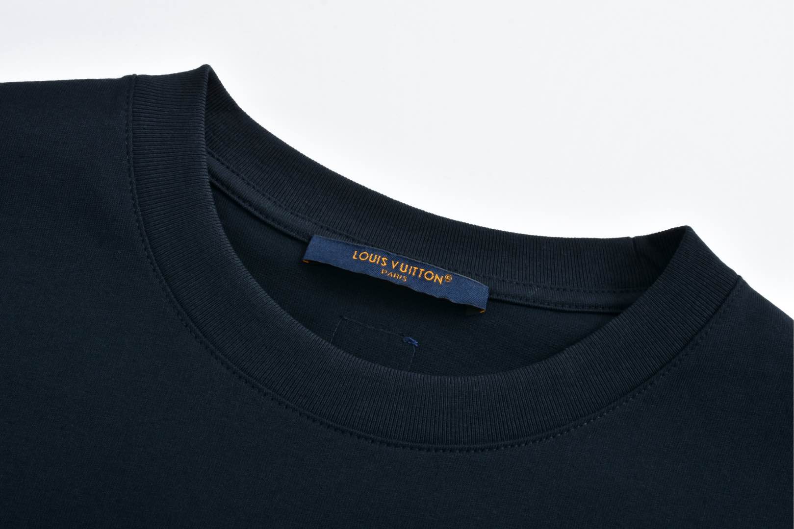 LOUIS VUITTON 路易威登 珠片绣花字母logo圆领短袖 T恤 黑色 白色 1AFR96